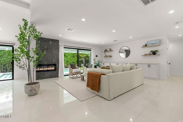 5647 Ramara Avenue, Woodland Hills, CA 91367