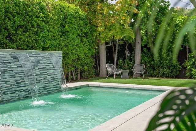 5647 Ramara Avenue, Woodland Hills, CA 91367