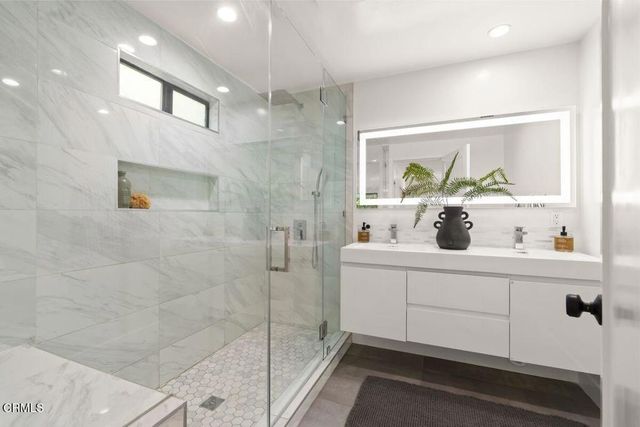 5647 Ramara Avenue, Woodland Hills, CA 91367