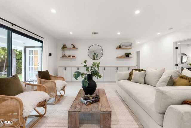 5647 Ramara Avenue, Woodland Hills, CA 91367