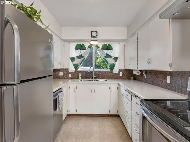 2112 Ne 81ST Ave, Portland, OR 97213