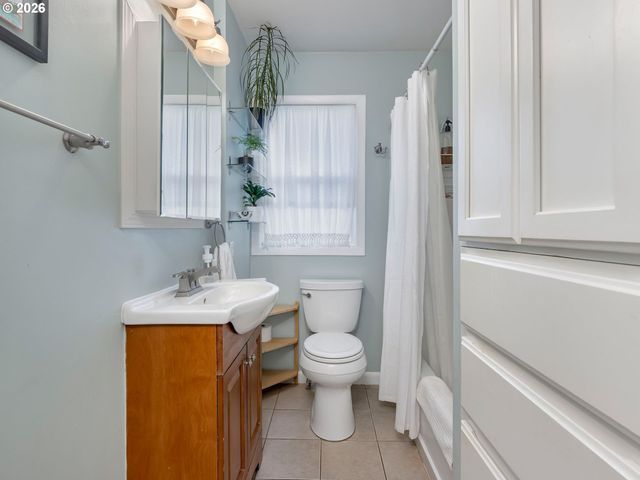 2112 Ne 81ST Ave, Portland, OR 97213