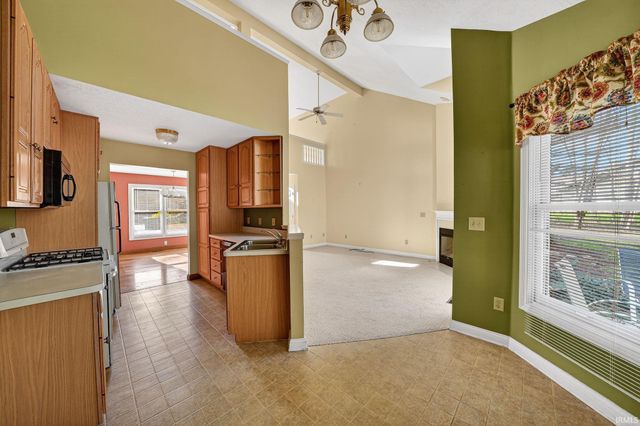 1446 Bridge Water Way, Mishawaka, IN 46545
