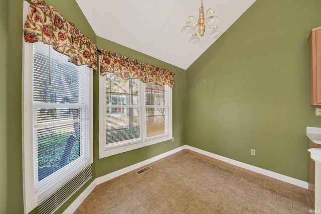 1446 Bridge Water Way, Mishawaka, IN 46545