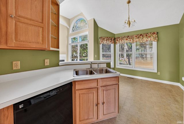 1446 Bridge Water Way, Mishawaka, IN 46545