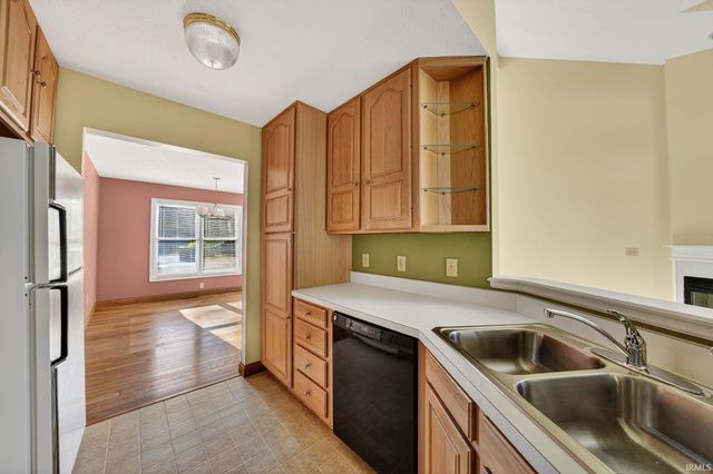 1446 Bridge Water Way, Mishawaka, IN 46545