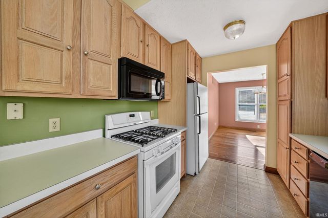 1446 Bridge Water Way, Mishawaka, IN 46545