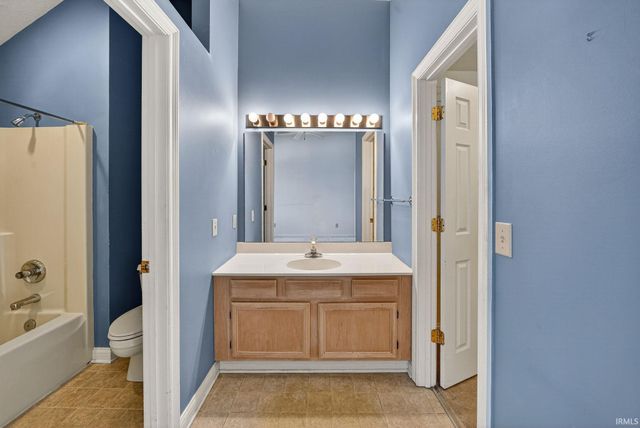 1446 Bridge Water Way, Mishawaka, IN 46545