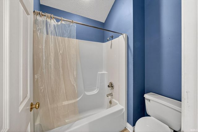 1446 Bridge Water Way, Mishawaka, IN 46545