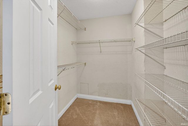 1446 Bridge Water Way, Mishawaka, IN 46545