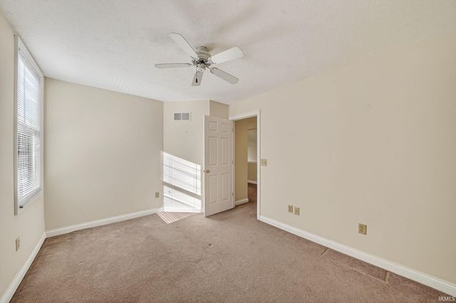 1446 Bridge Water Way, Mishawaka, IN 46545