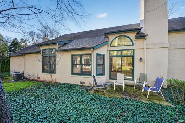 1446 Bridge Water Way, Mishawaka, IN 46545