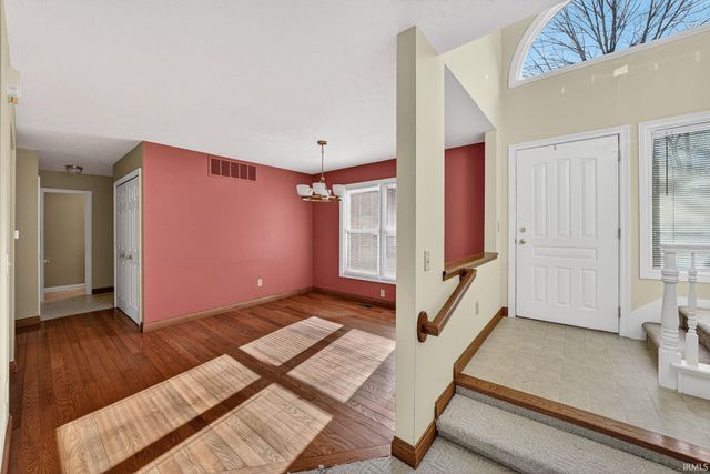 1446 Bridge Water Way, Mishawaka, IN 46545