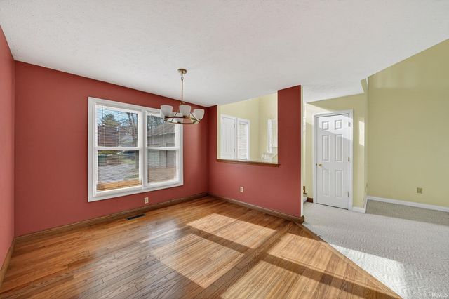1446 Bridge Water Way, Mishawaka, IN 46545