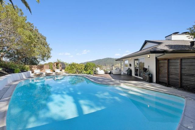 105 Oak Ridge Rd, San Rafael, CA 94903