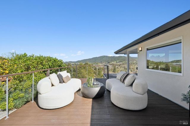 105 Oak Ridge Rd, San Rafael, CA 94903