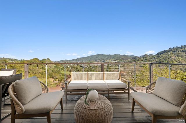 105 Oak Ridge Rd, San Rafael, CA 94903