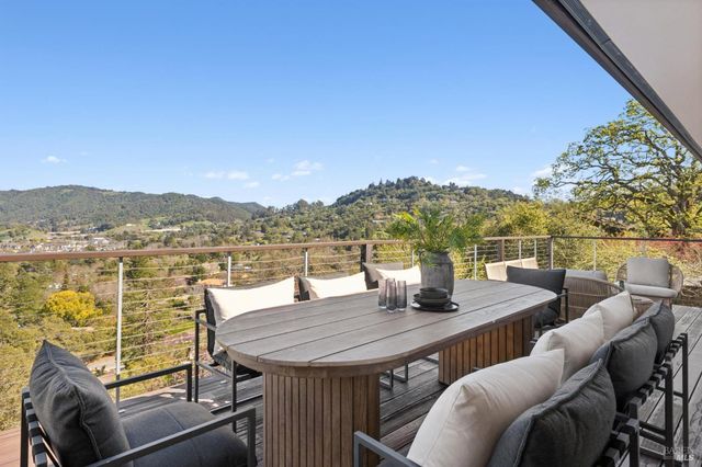 105 Oak Ridge Rd, San Rafael, CA 94903