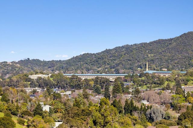 105 Oak Ridge Rd, San Rafael, CA 94903