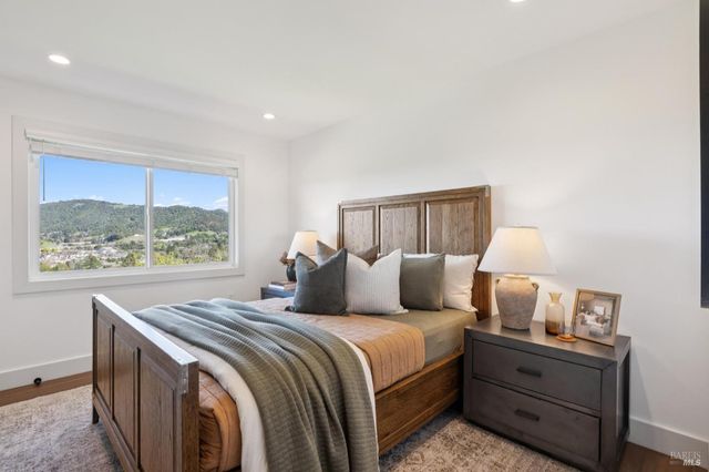 105 Oak Ridge Rd, San Rafael, CA 94903