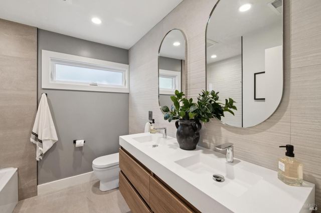 105 Oak Ridge Rd, San Rafael, CA 94903