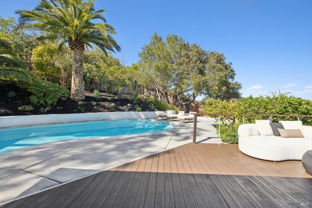 105 Oak Ridge Rd, San Rafael, CA 94903