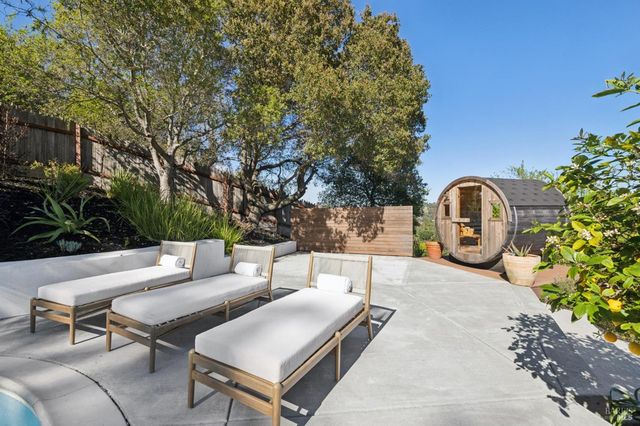 105 Oak Ridge Rd, San Rafael, CA 94903