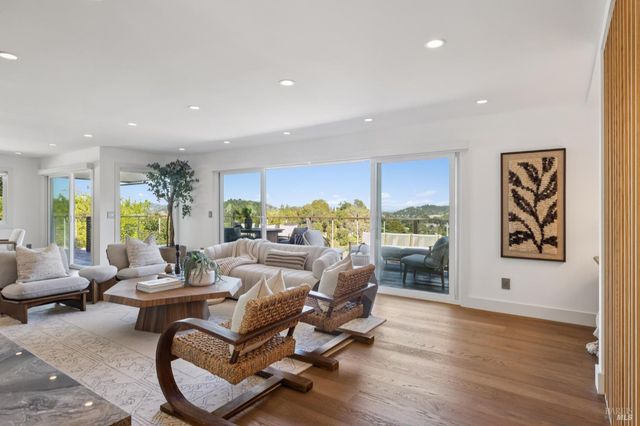 105 Oak Ridge Rd, San Rafael, CA 94903