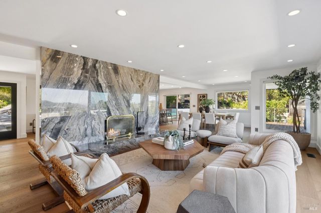 105 Oak Ridge Rd, San Rafael, CA 94903