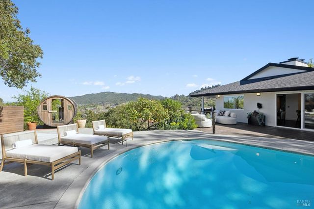 105 Oak Ridge Rd, San Rafael, CA 94903