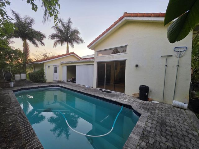 4977 NW 97th Drive, Coral Springs, FL 33076