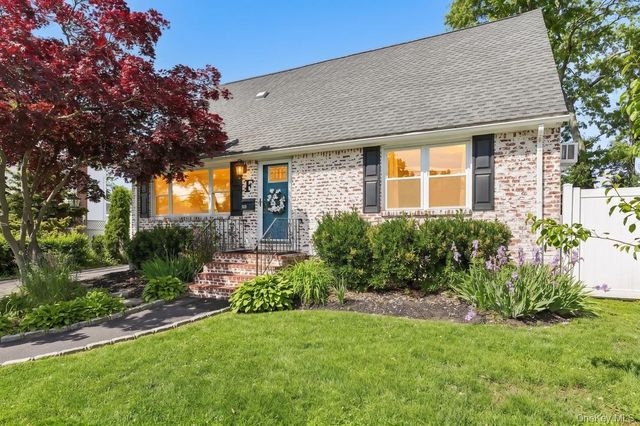 413 Pecan Street, Lindenhurst, NY 11757