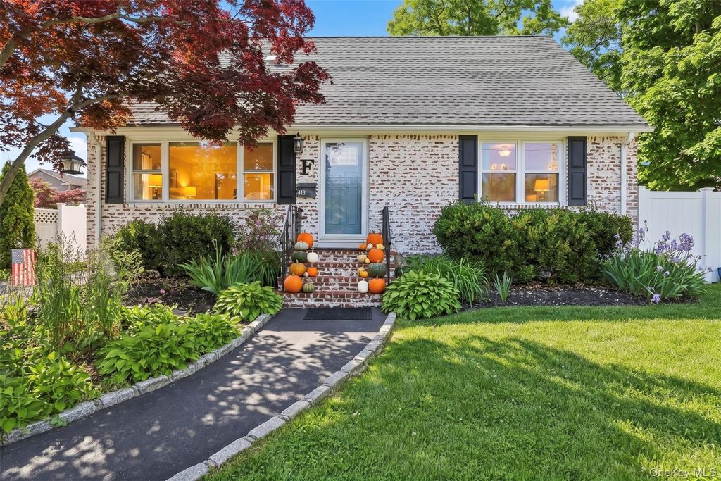 413 Pecan Street, Lindenhurst, NY 11757