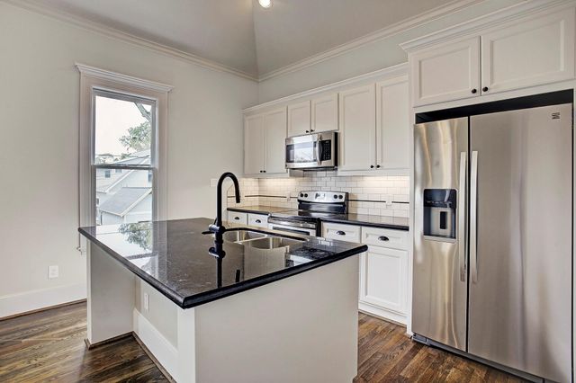 1131 Oxford St, Garage Apartment, Houston, TX 77008