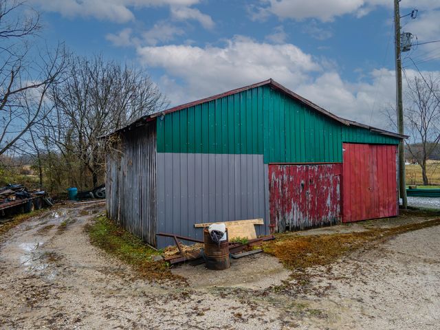 5852 E HWY 60, Owingsville, KY 40360