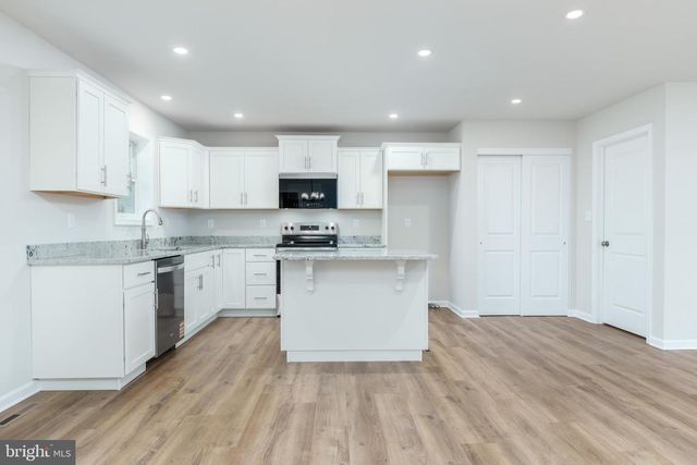 304 AMBERLEIGH LN, Shippensburg, PA 17257