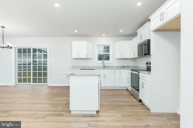 304 AMBERLEIGH LN, Shippensburg, PA 17257