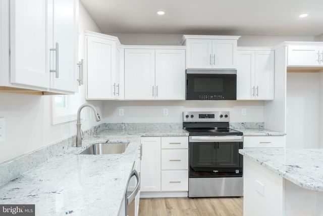 304 AMBERLEIGH LN, Shippensburg, PA 17257