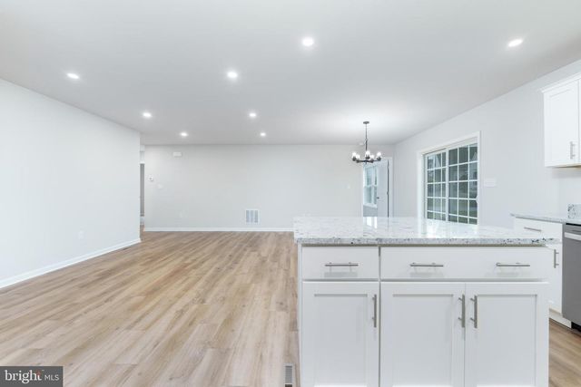 304 AMBERLEIGH LN, Shippensburg, PA 17257