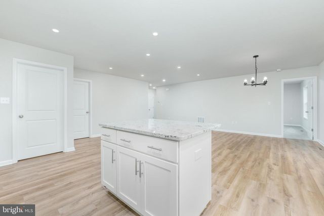 304 AMBERLEIGH LN, Shippensburg, PA 17257