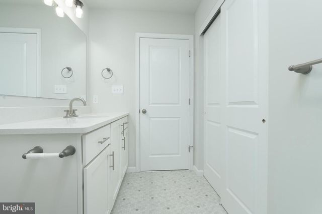 304 AMBERLEIGH LN, Shippensburg, PA 17257