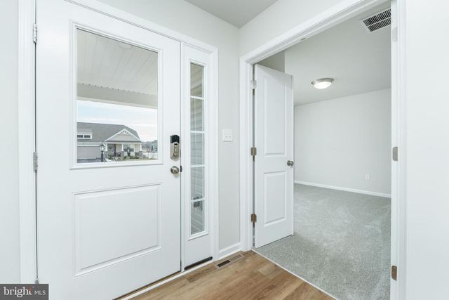 304 AMBERLEIGH LN, Shippensburg, PA 17257