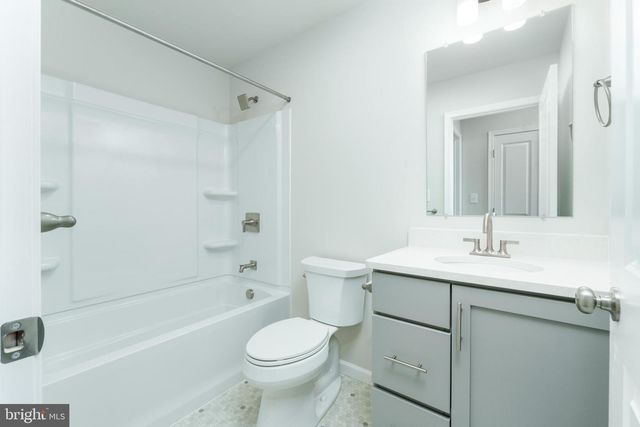 304 AMBERLEIGH LN, Shippensburg, PA 17257