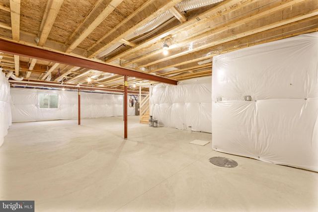 304 AMBERLEIGH LN, Shippensburg, PA 17257