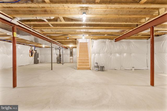 304 AMBERLEIGH LN, Shippensburg, PA 17257