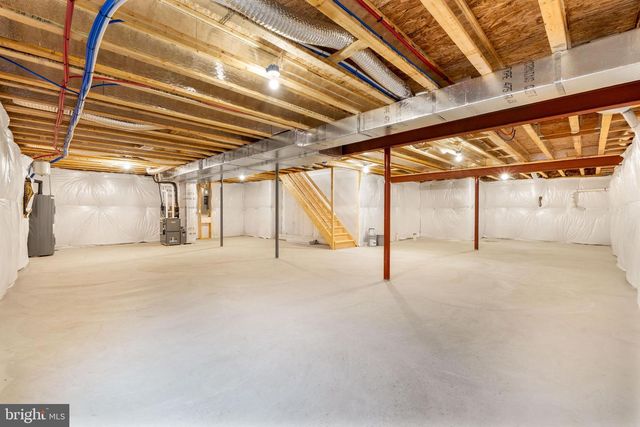 304 AMBERLEIGH LN, Shippensburg, PA 17257