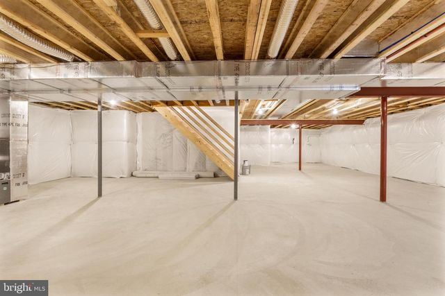 304 AMBERLEIGH LN, Shippensburg, PA 17257