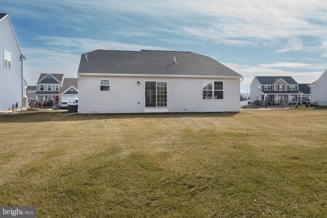 304 AMBERLEIGH LN, Shippensburg, PA 17257