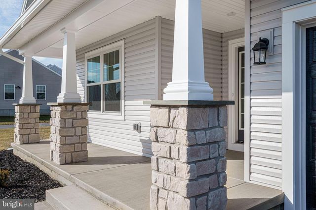 304 AMBERLEIGH LN, Shippensburg, PA 17257