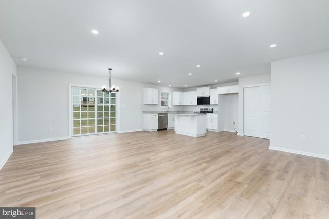 304 AMBERLEIGH LN, Shippensburg, PA 17257